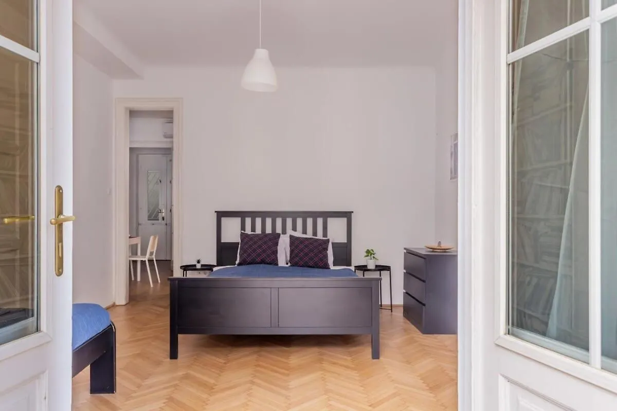 Apartment Home Away From Home In The Center Budapest